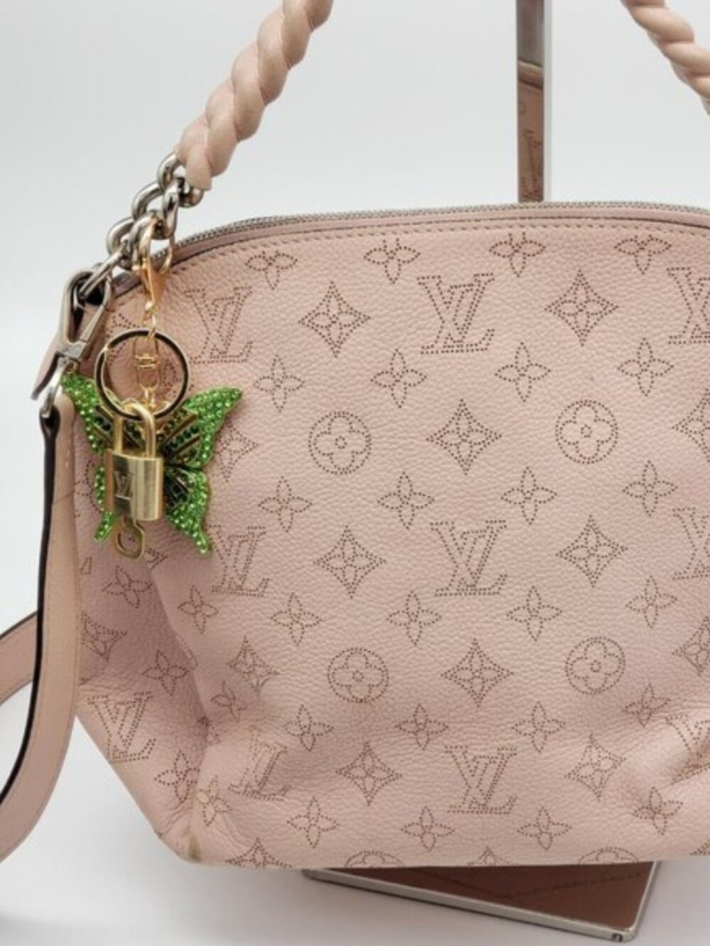 Authentic Louis Vuitton Gold Padlock & Key🔒 w/ Unbranded Butterfly Keychain - Picture 3 of 9